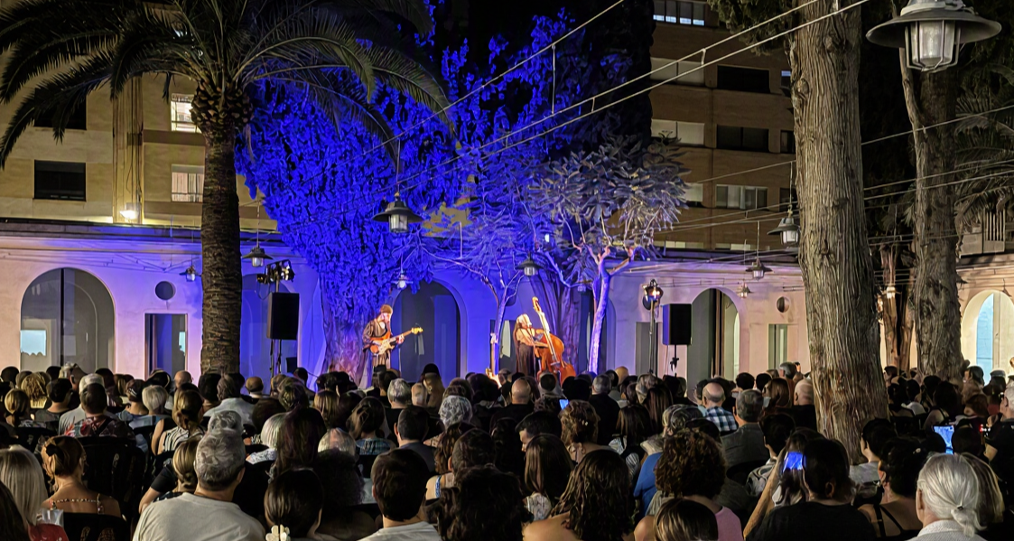 260805 CULT Foto Nits al Claustre Balance