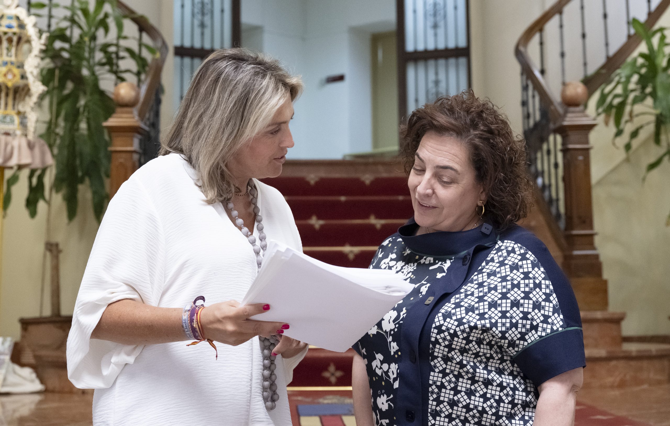 Presidenta Marta Barrachina y diputada Marisa Torlà