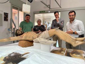 Serra con Clausell restauración Cristo (2)