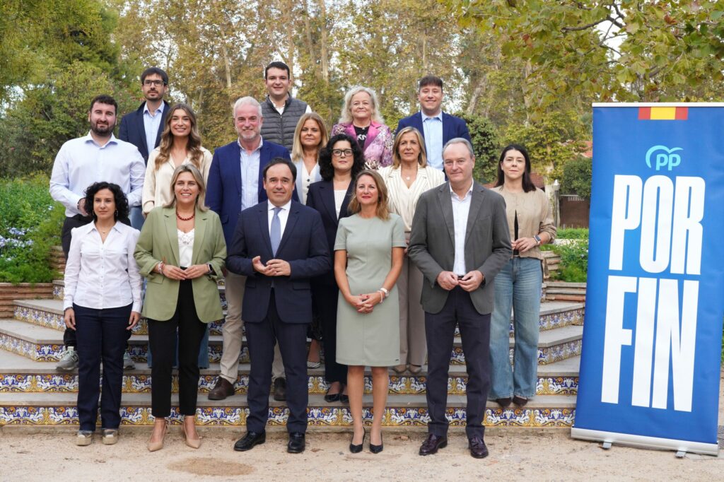 Barrachina junto a candidatos Congreso y Senado scaled
